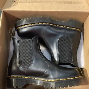 Dr marten Chelsea boot - size US 6